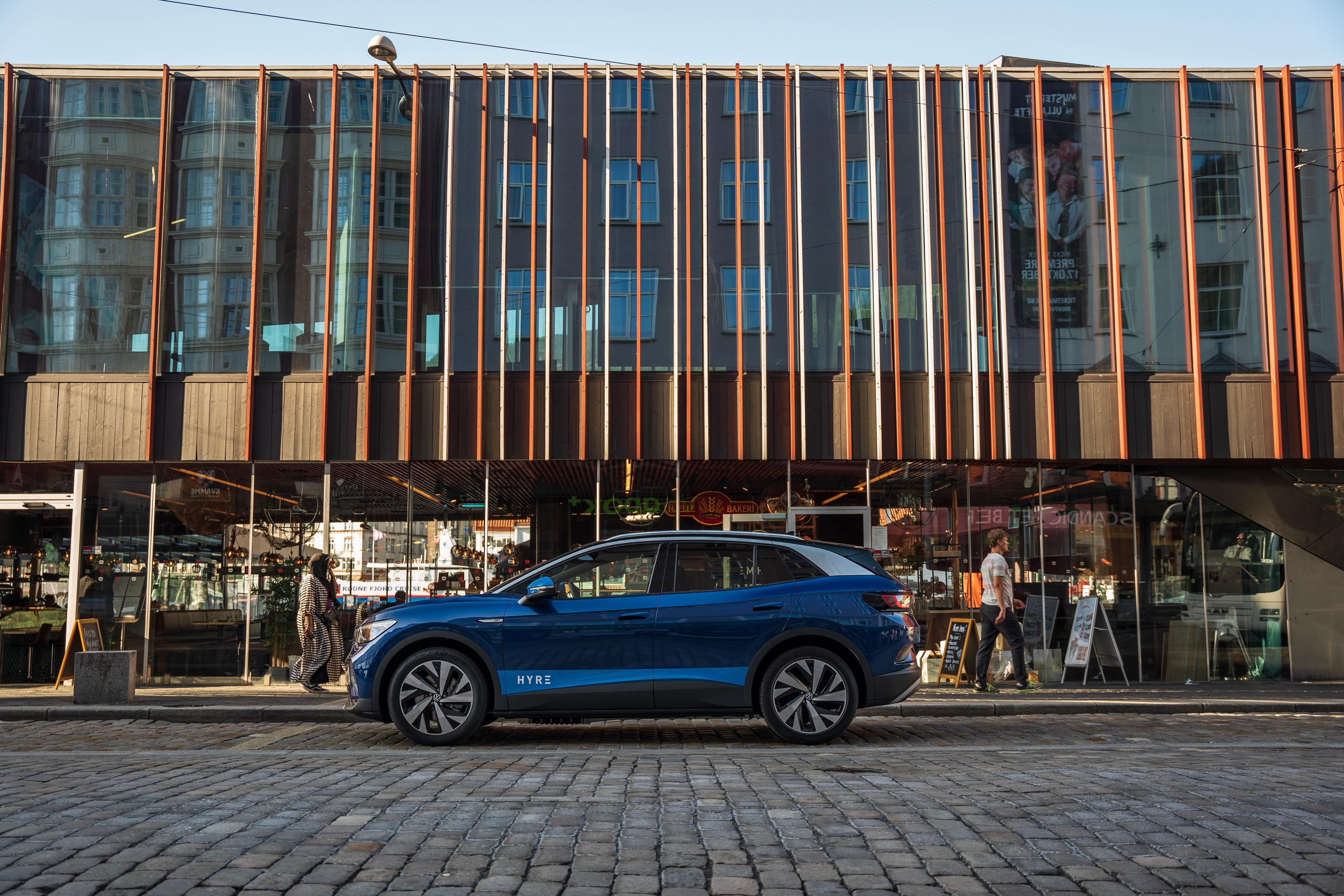picture of blue hyre car